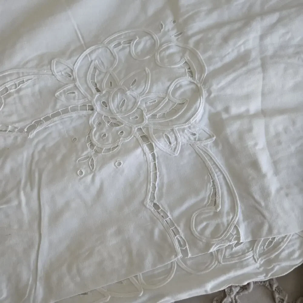 Vintage 80s Keeco Embroidered Cutwork Tablecloth Napkin Set White Cotton 68x86